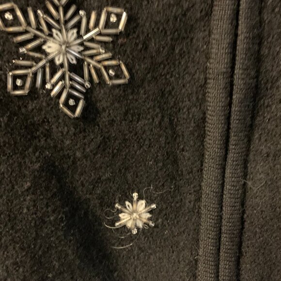 Nordic Design Women's Holiday Faux Fur Snowflakes Sweater Petite Size PM Black - Picture 4 of 6